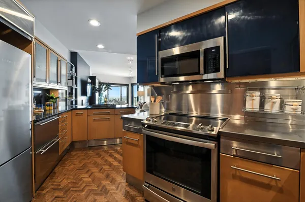 $2,995 | 2950 Dean Parkway, Unit 2205, Minneapolis, MN 55416