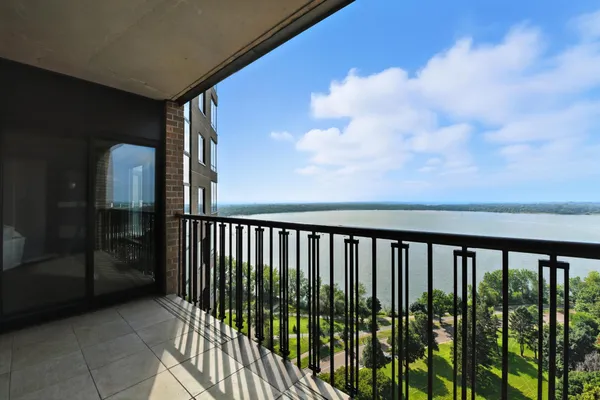 $2,995 | 2950 Dean Parkway, Unit 2205, Minneapolis, MN 55416