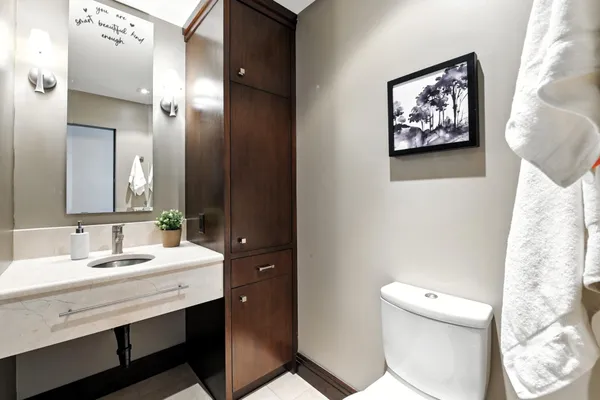 $2,995 | 2950 Dean Parkway, Unit 2205, Minneapolis, MN 55416