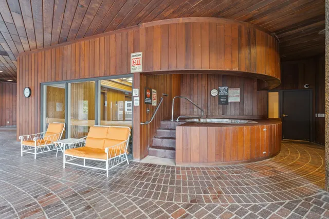 $2,995 | 2950 Dean Parkway, Unit 2205, Minneapolis, MN 55416