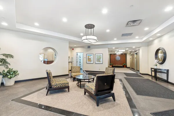 $2,995 | 2950 Dean Parkway, Unit 2205, Minneapolis, MN 55416