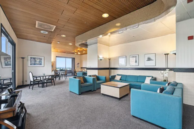 $2,995 | 2950 Dean Parkway, Unit 2205, Minneapolis, MN 55416