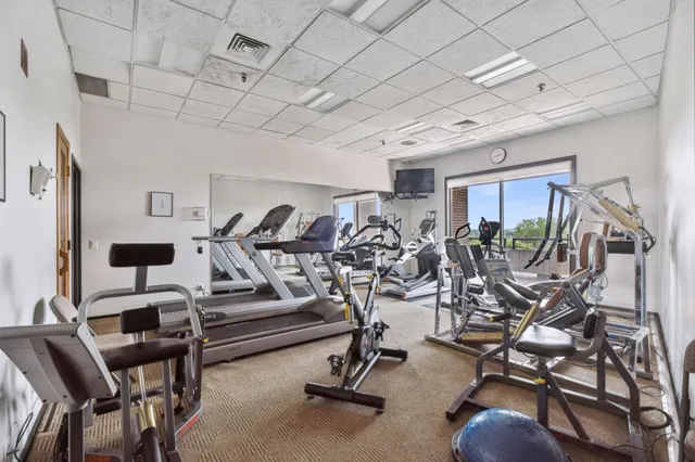 $2,995 | 2950 Dean Parkway, Unit 2205, Minneapolis, MN 55416