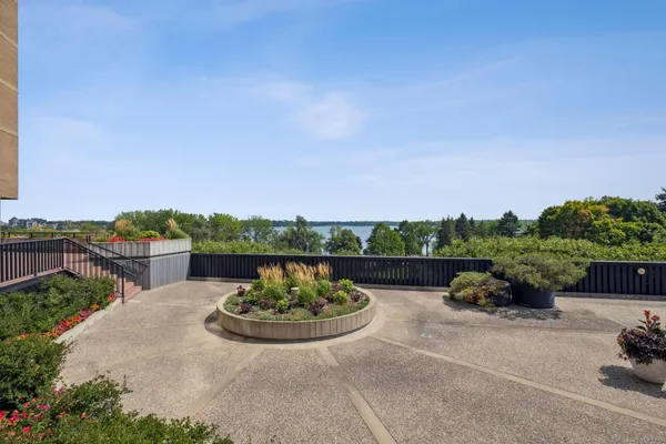 $2,995 | 2950 Dean Parkway, Unit 2205, Minneapolis, MN 55416