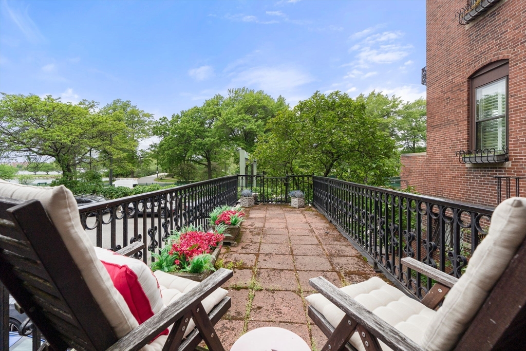 260 Beacon Street, Unit 4 Boston, MA 02116 - Photo 30 of 33
