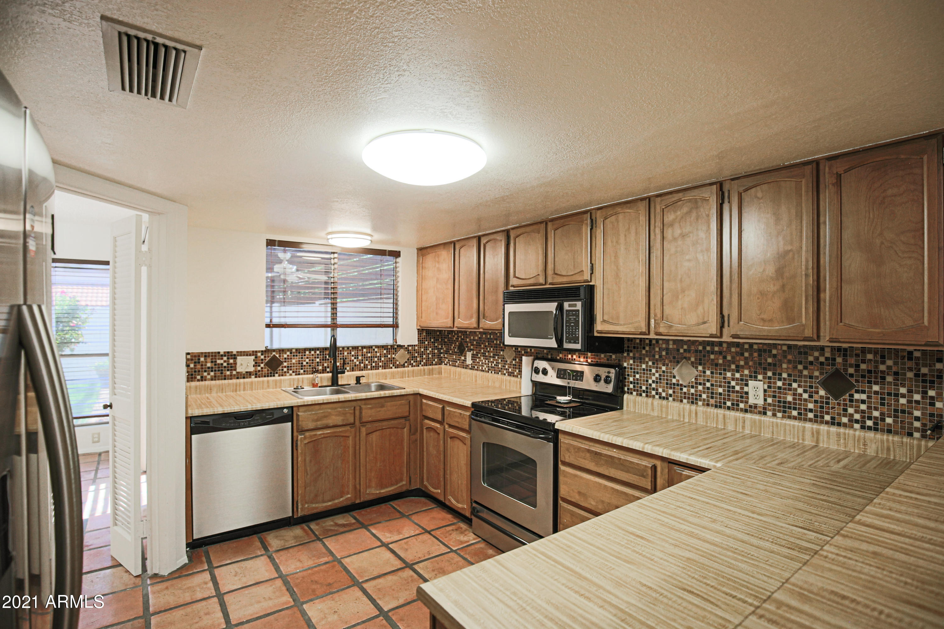449 East Utopia Road Phoenix, AZ 85024 - Photo 8 of 27 449 E Utopia Rd Phoenix AZ 85024 X-8