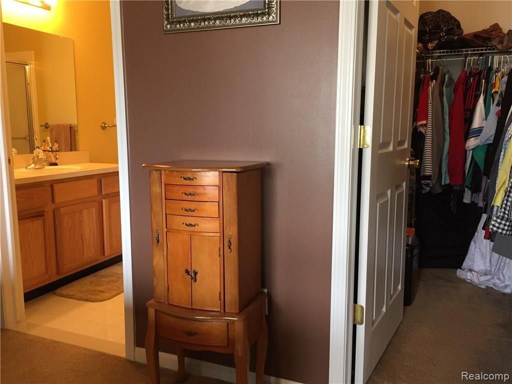 46112 Rhodes Drive Macomb, MI 48044 - Photo 13 of 20 walk in closet.jpg