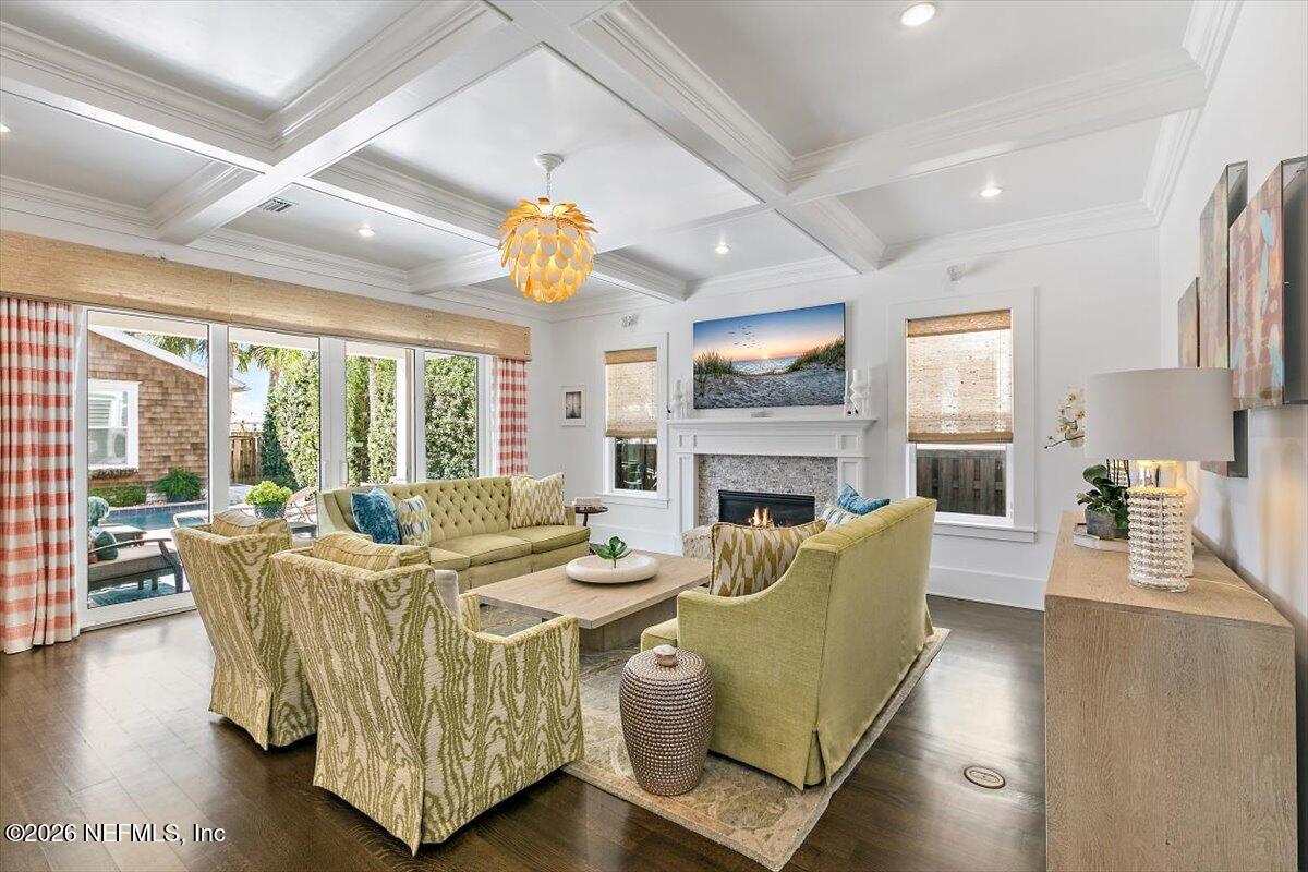 360 Fifth Street Atlantic Beach, FL 32233 - Photo 11 of 54 11-Living Room