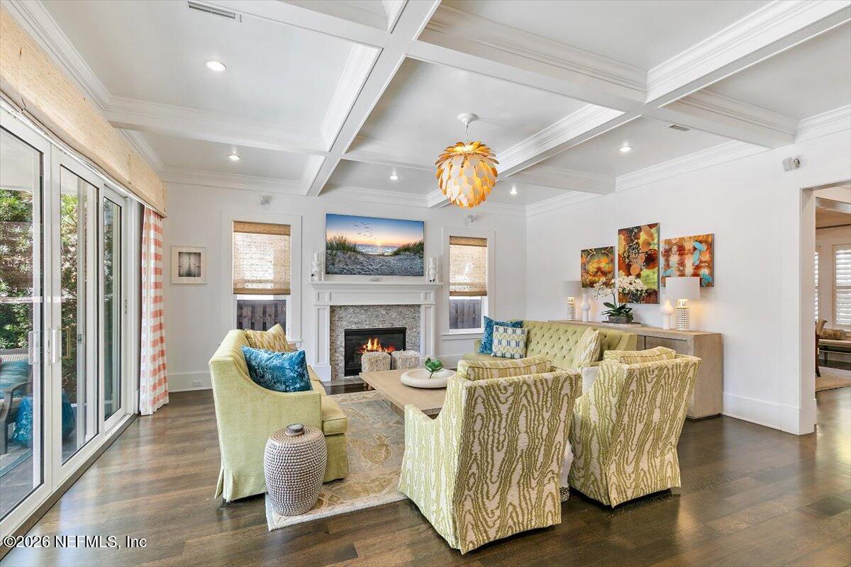 360 Fifth Street Atlantic Beach, FL 32233 - Photo 12 of 54 12-Living Room