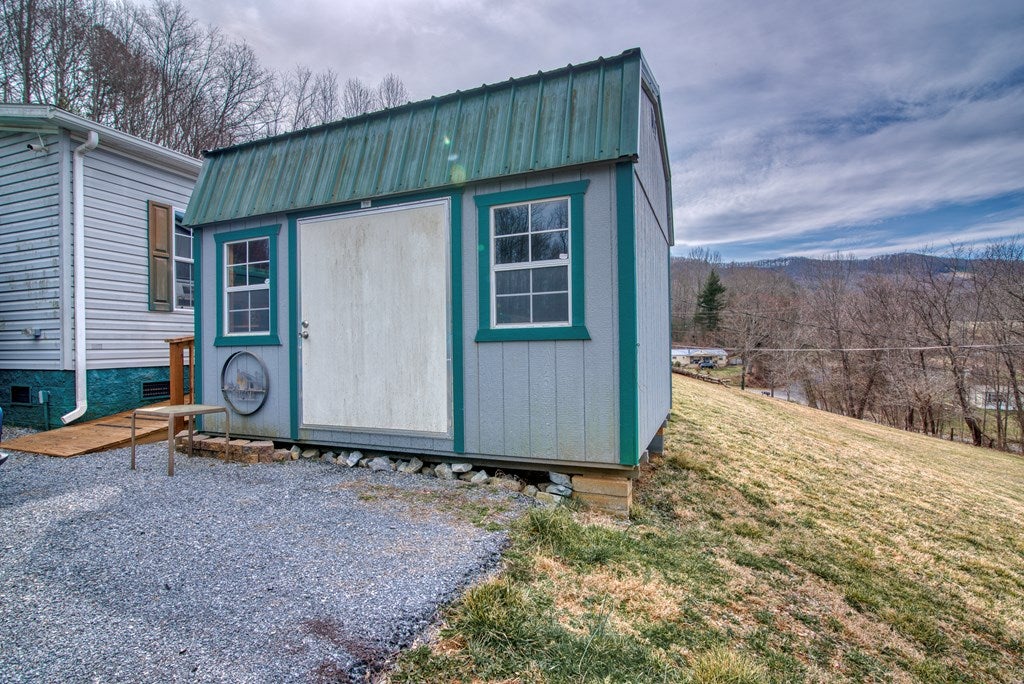 255 Pugh Mountain Road Marion, VA 24354 - Photo 6 of 20 Gallery Image 6