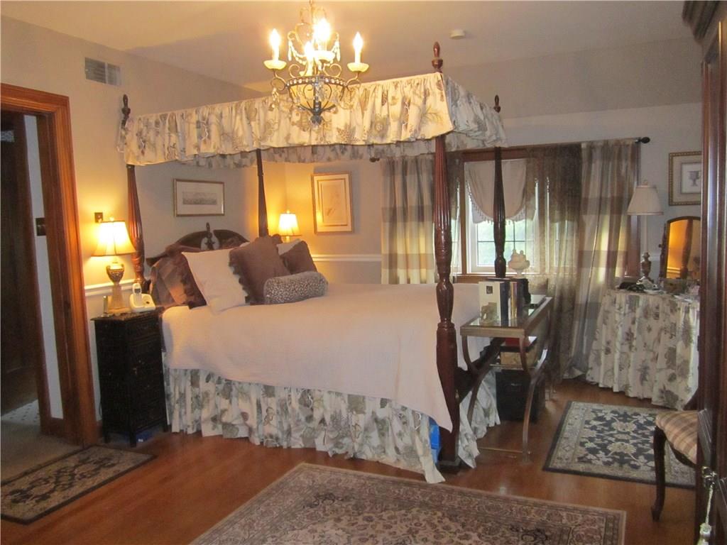 19 Scenery Road Wilkinsburg, PA 15221 - Photo 15 of 25 Nice Master bedroom!