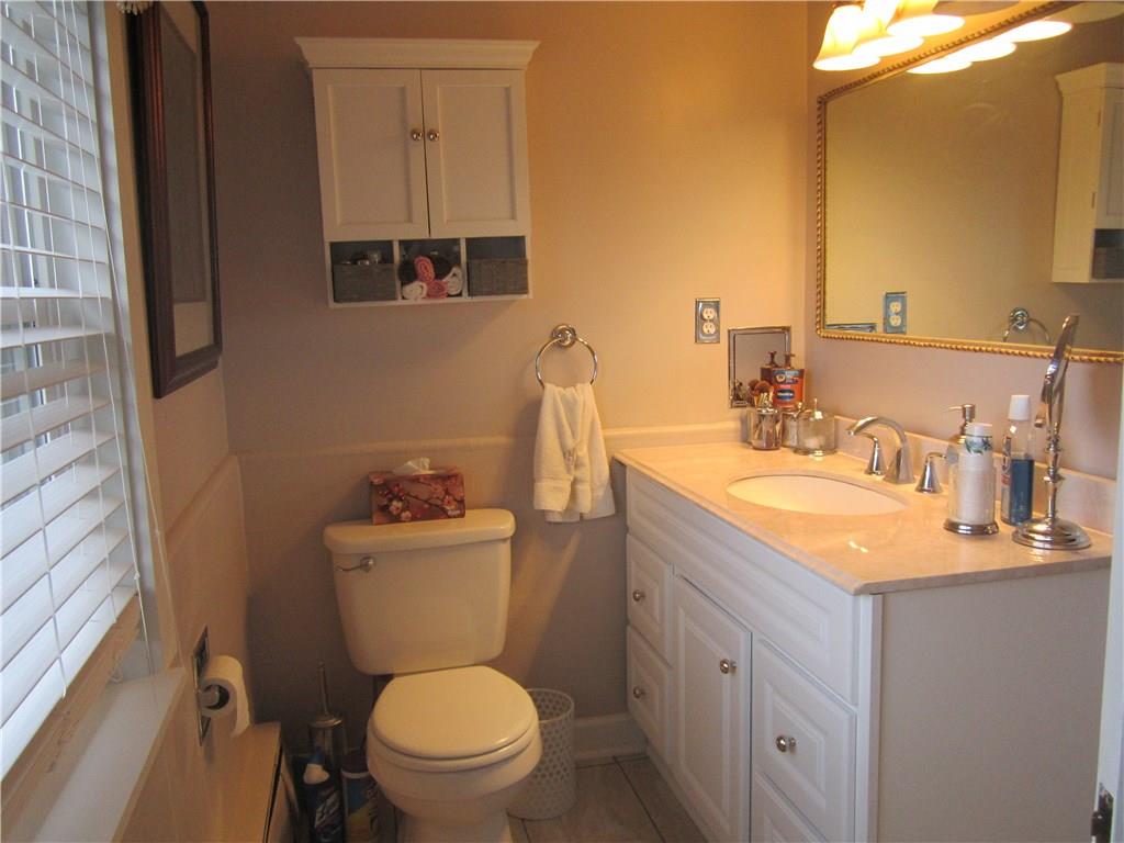 19 Scenery Road Wilkinsburg, PA 15221 - Photo 17 of 25 Master bathroom