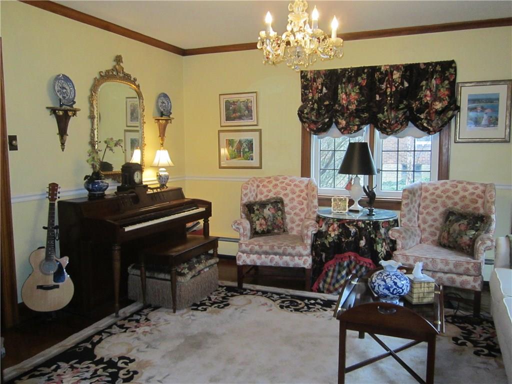 19 Scenery Road Wilkinsburg, PA 15221 - Photo 3 of 25 Family/sitting room/dining room