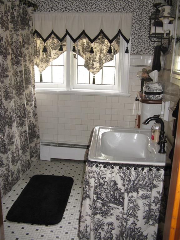 19 Scenery Road Wilkinsburg, PA 15221 - Photo 22 of 25 Full bathroom