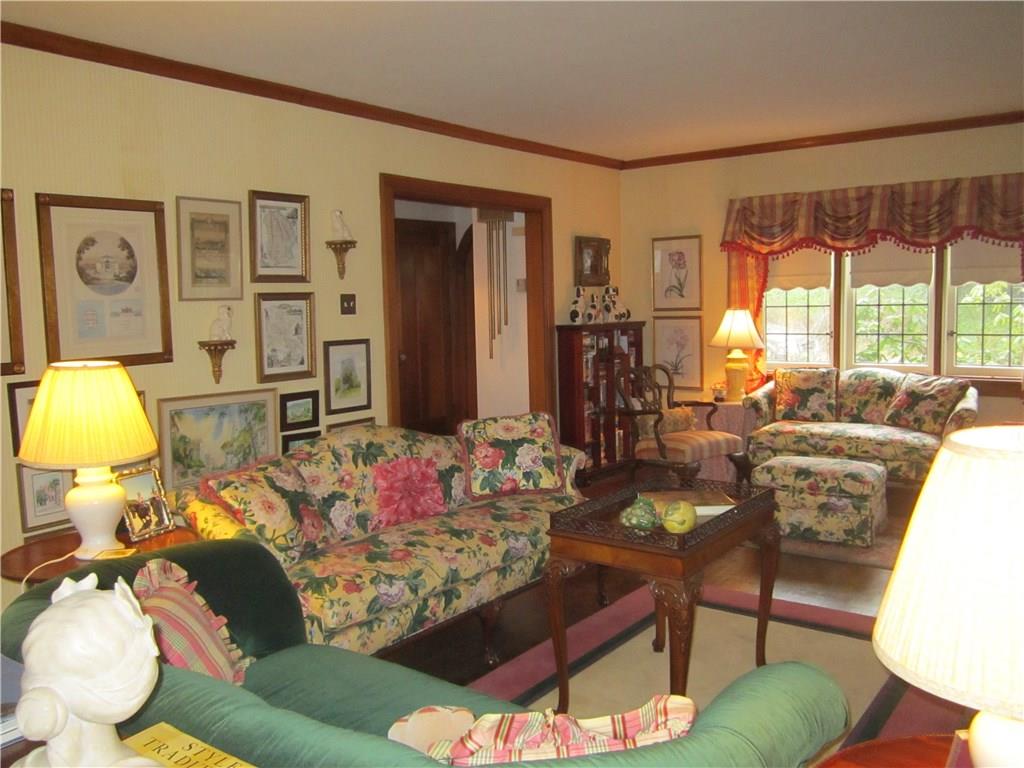 19 Scenery Road Wilkinsburg, PA 15221 - Photo 6 of 25 Large Living room