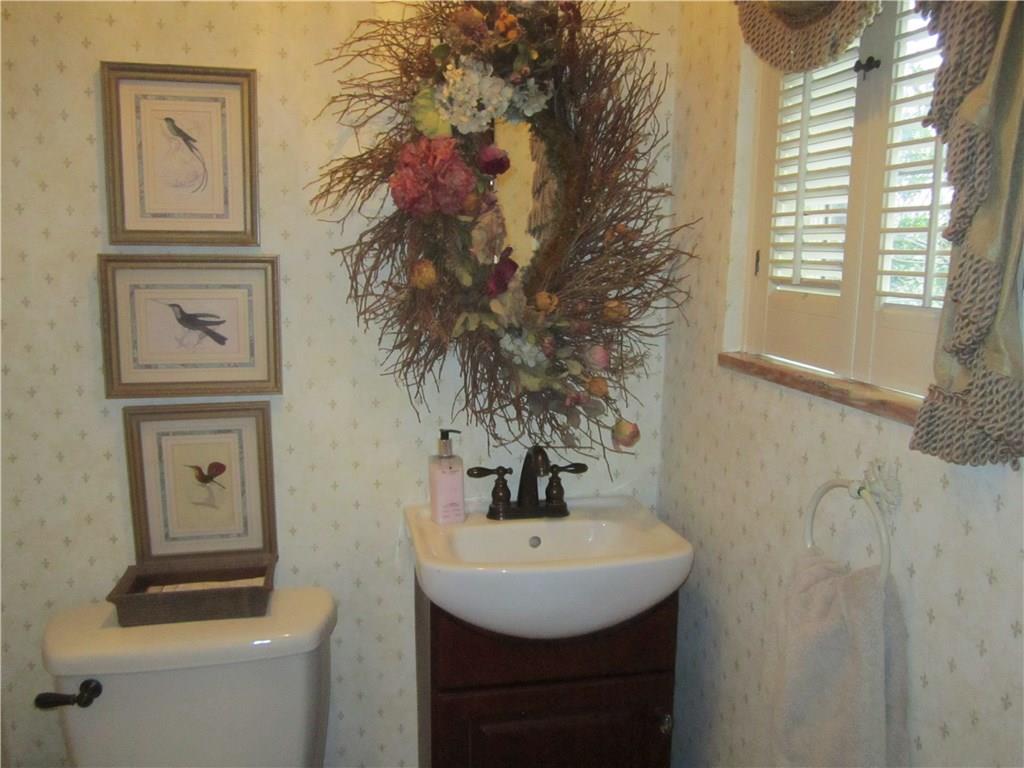 19 Scenery Road Wilkinsburg, PA 15221 - Photo 9 of 25 Powder room main level!