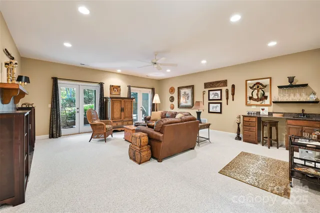 $925,000 | 60 Kuykendall Court, Hendersonville, NC 28739