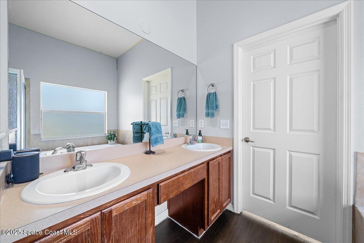 2409 Granger Road Cocoa, FL 32926 - Photo 17 of 36 a bathroom with 2 sink and a mirror