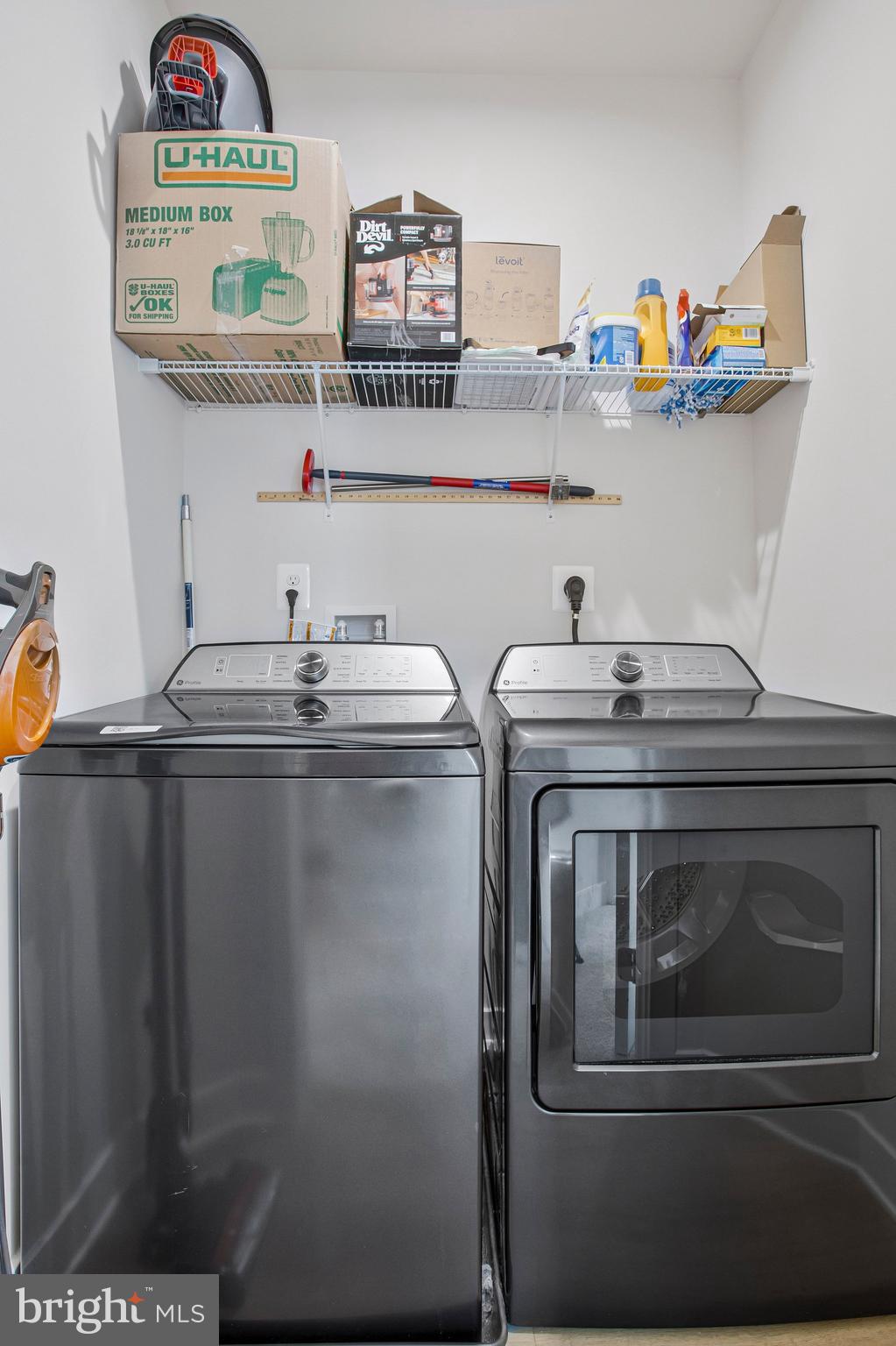 9012 Waller Tree Way Upper Marlboro, MD 20772 - Photo 22 of 29 a utility room with dryer and washer