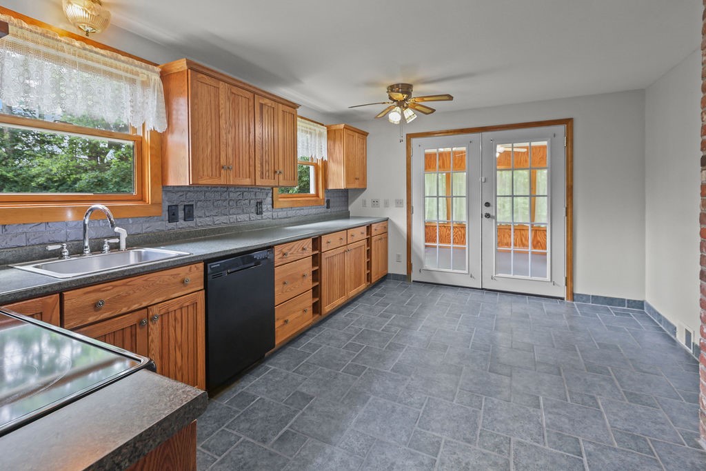 22 Oakridge Road Scituate, RI 02857 - Photo 4 of 25