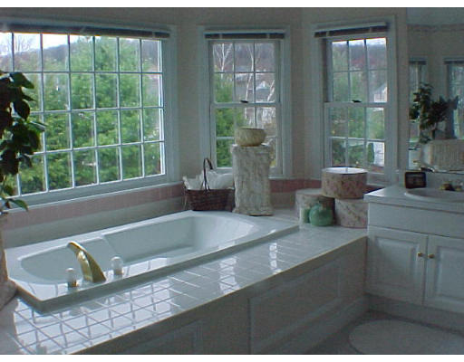 391 Stearns Road Marlborough, MA 01752 - Photo 10 of 11 Gallery Image 10