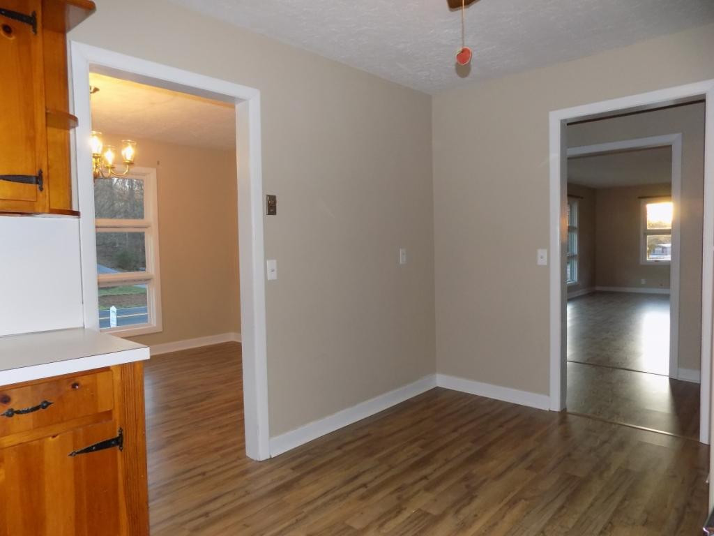 834 West Carters Valley Road Kingsport, TN 37660 - Photo 12 of 34 KITCHEN TO HALL