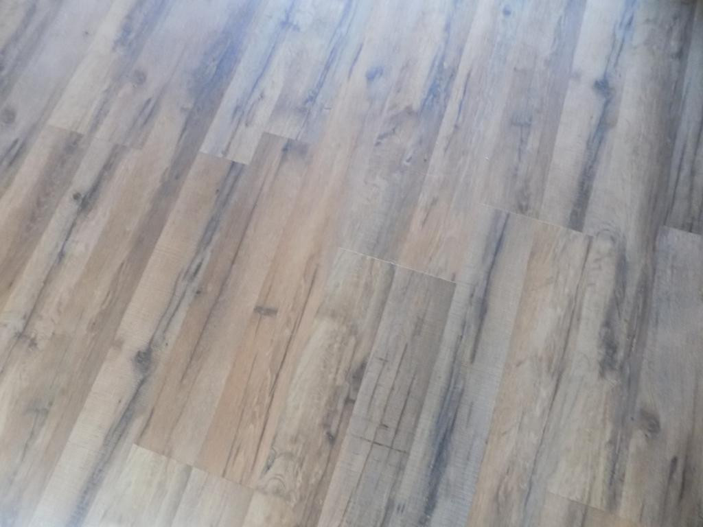 834 West Carters Valley Road Kingsport, TN 37660 - Photo 13 of 34 NEW LAMINATE FLOORING