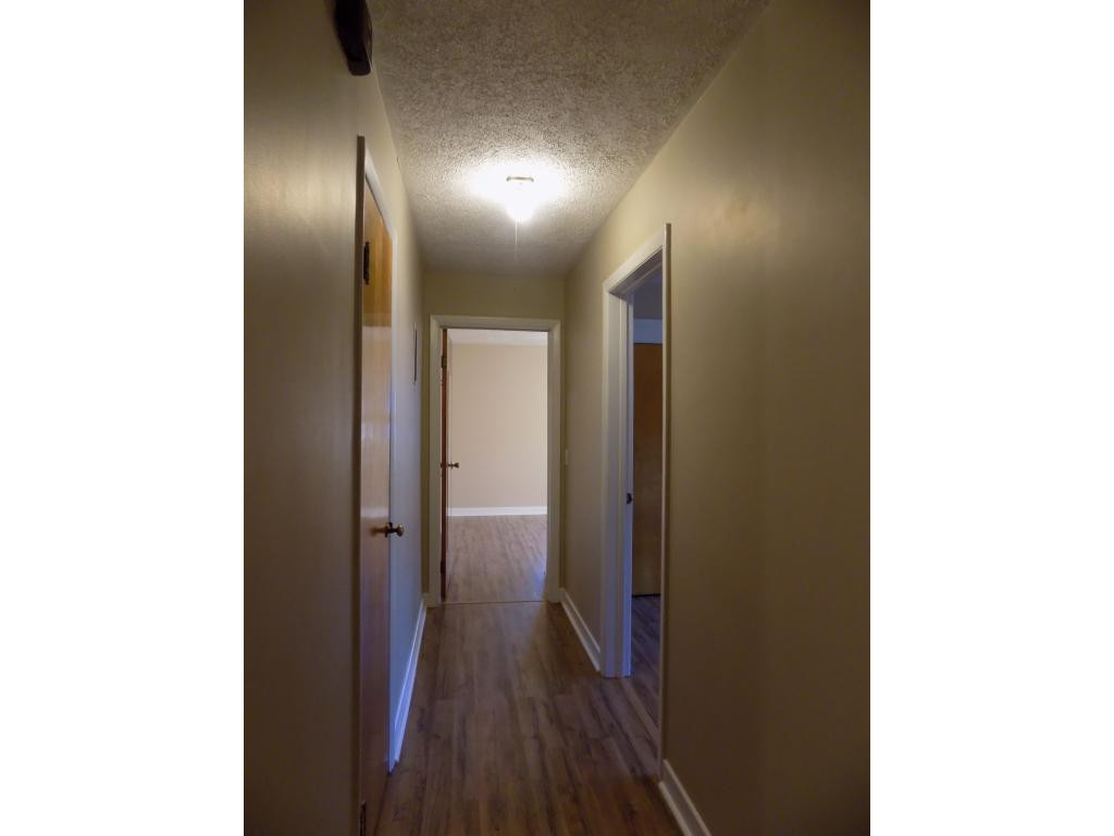 834 West Carters Valley Road Kingsport, TN 37660 - Photo 14 of 34 BACK HALLWAY