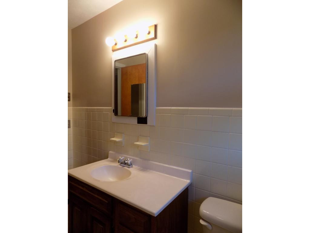 834 West Carters Valley Road Kingsport, TN 37660 - Photo 16 of 34 HALL BATH VANITY