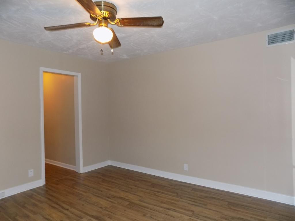 834 West Carters Valley Road Kingsport, TN 37660 - Photo 20 of 34 DOORWAY TO MASTER CLOSET BA