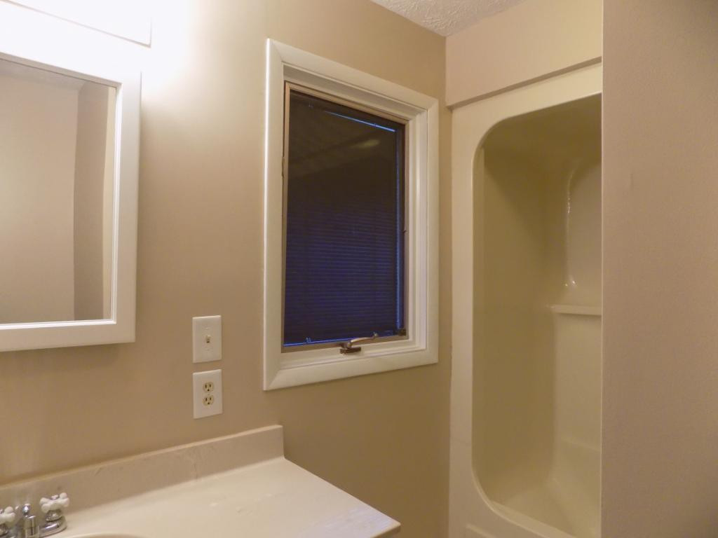 834 West Carters Valley Road Kingsport, TN 37660 - Photo 24 of 34 FULL MASTER BATH