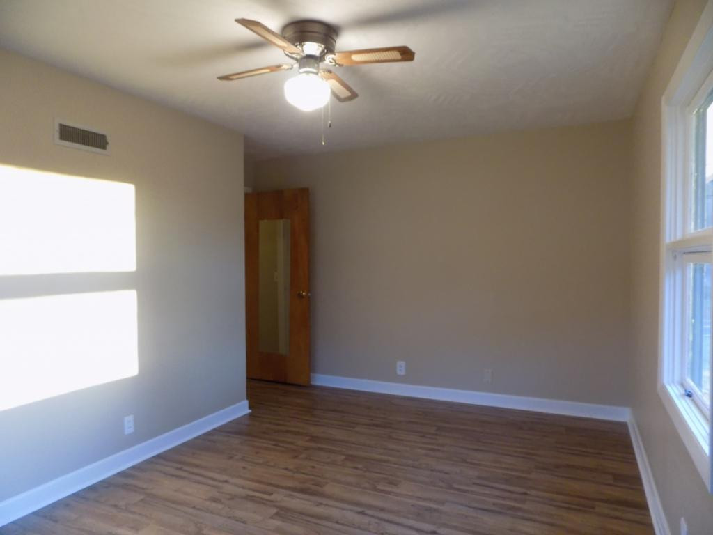 834 West Carters Valley Road Kingsport, TN 37660 - Photo 26 of 34 BACK CORNER BEDROOM