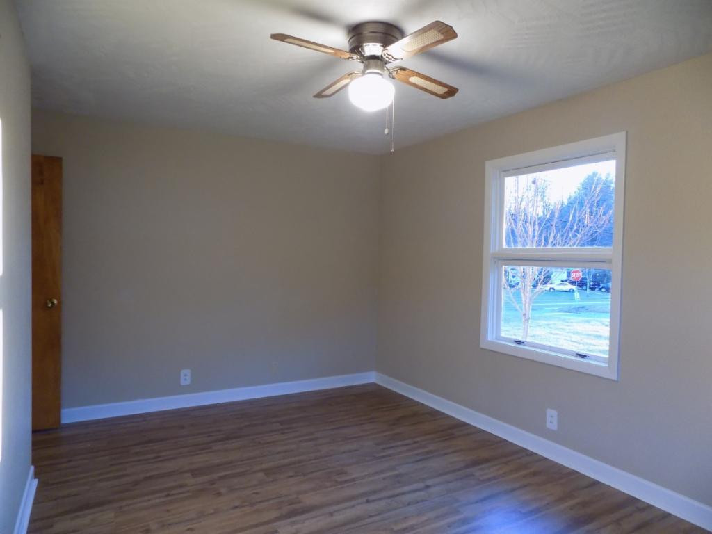 834 West Carters Valley Road Kingsport, TN 37660 - Photo 27 of 34 Photo 27