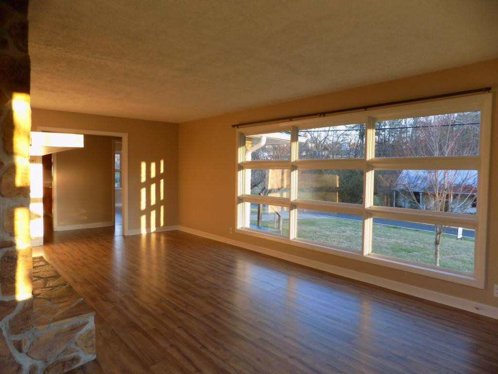 834 West Carters Valley Road Kingsport, TN 37660 - Photo 4 of 34 LIVING ROOM