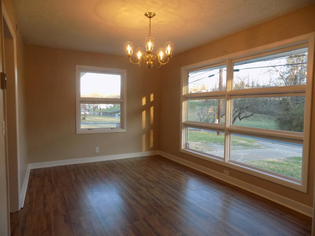 834 West Carters Valley Road Kingsport, TN 37660 - Photo 7 of 34 DINING ROOMNATURAL LIGHT