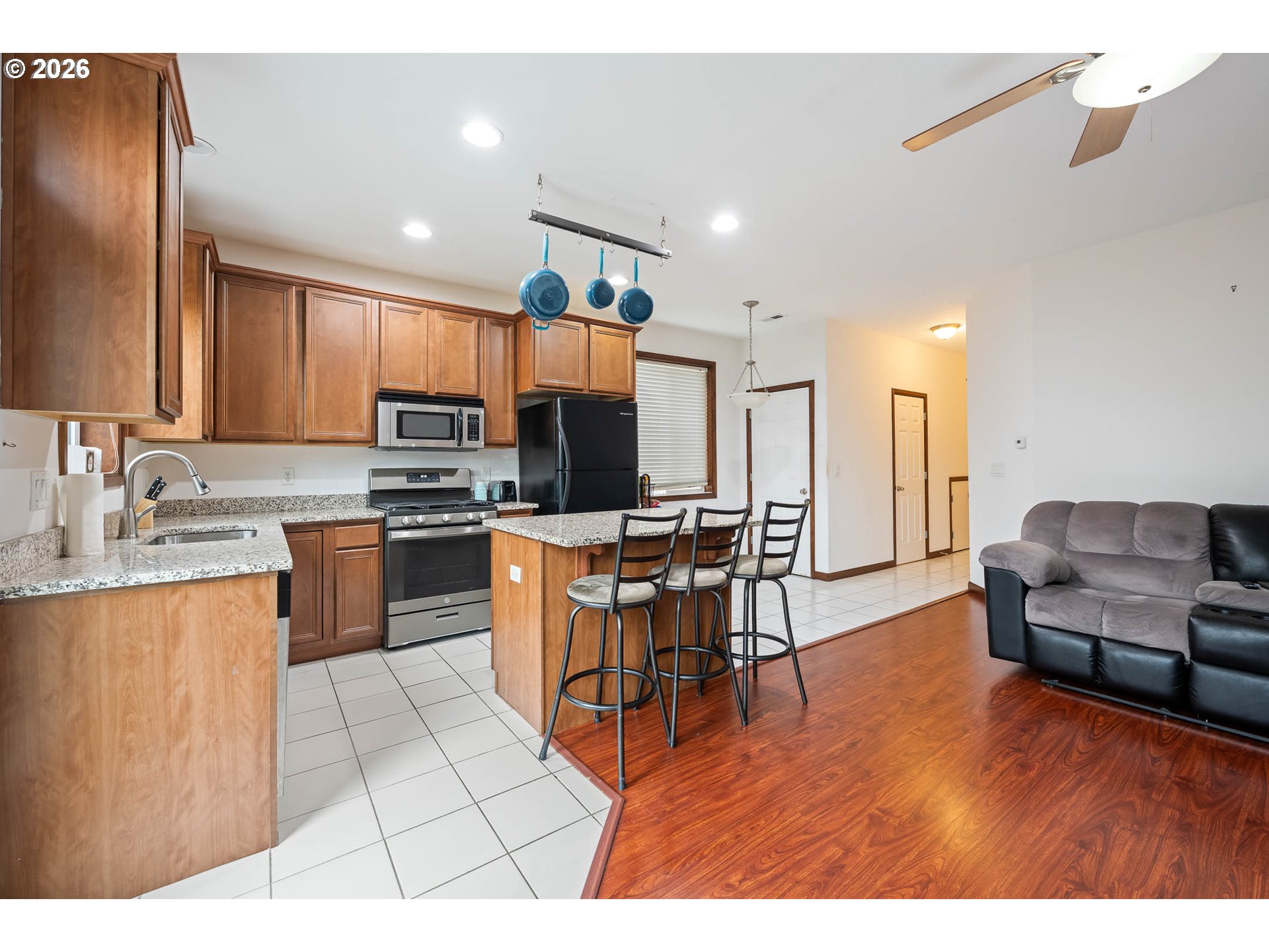 810 East 9th Street, Unit B8 Newberg, OR 97132 - Photo 5 of 19 Kitchen/Living Room