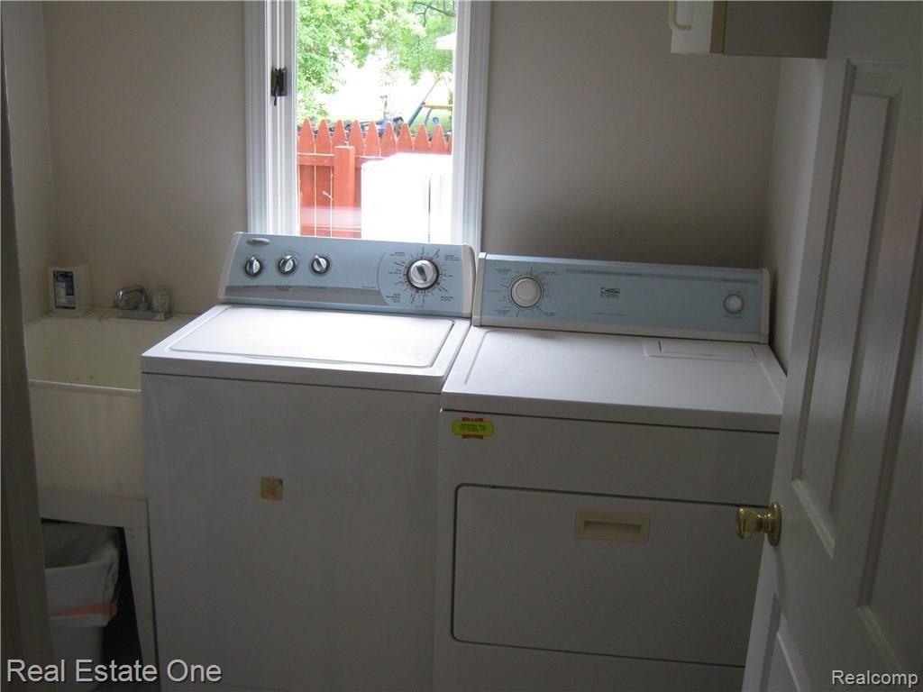 23880 Hall Road Trenton, MI 48183 - Photo 22 of 50 Entry level laundry room! -appliances included