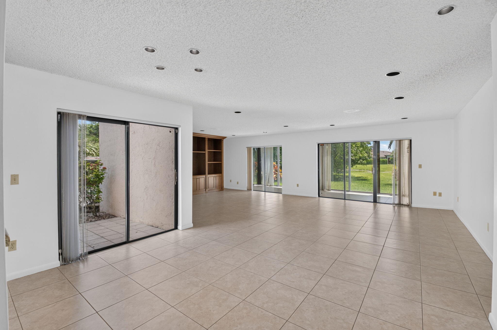 9264 Vista Del Lago, Unit A Boca Raton, FL 33428 - Photo 11 of 48 Living Room
