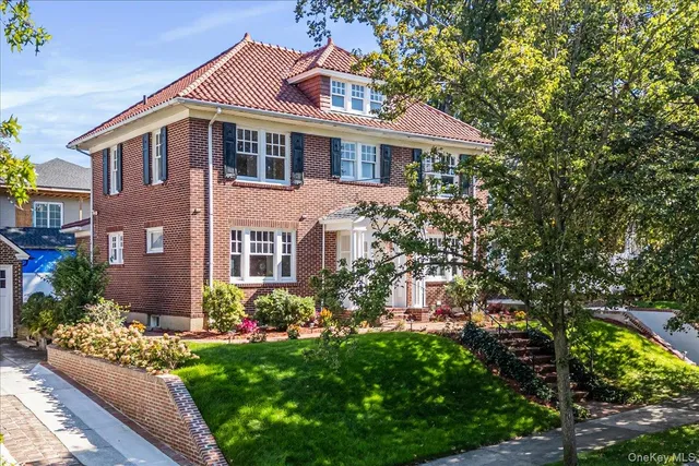 $1,828,000 | 32-15 161st Street | Murray Hill - Flushing