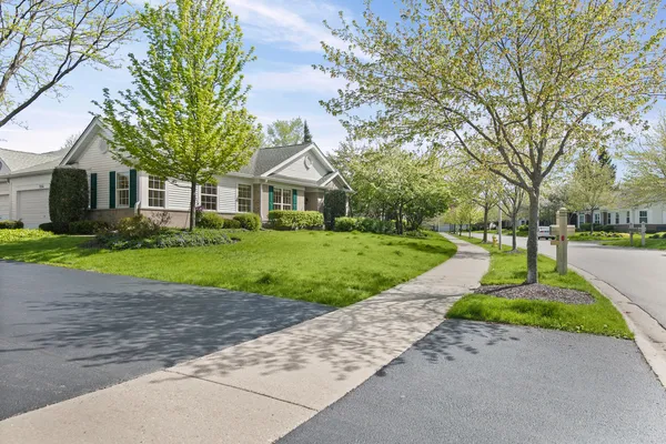 $419,990 | 104 Enfield Lane, Grayslake, IL 60030