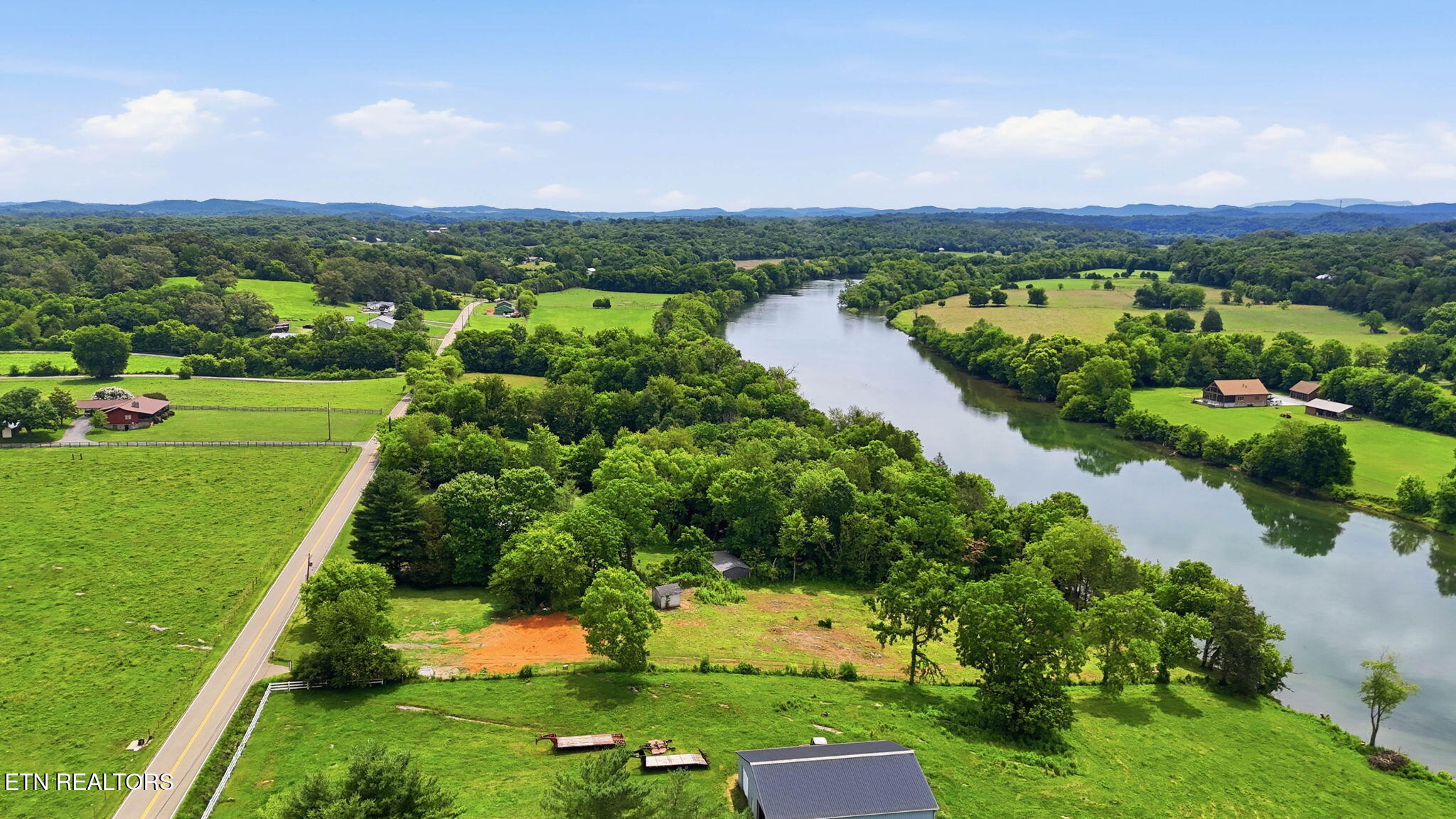 3128 Howell Road Mascot, TN 37806 - Photo 6 of 11 21-web-or-mls-3128 Howell Rd-9