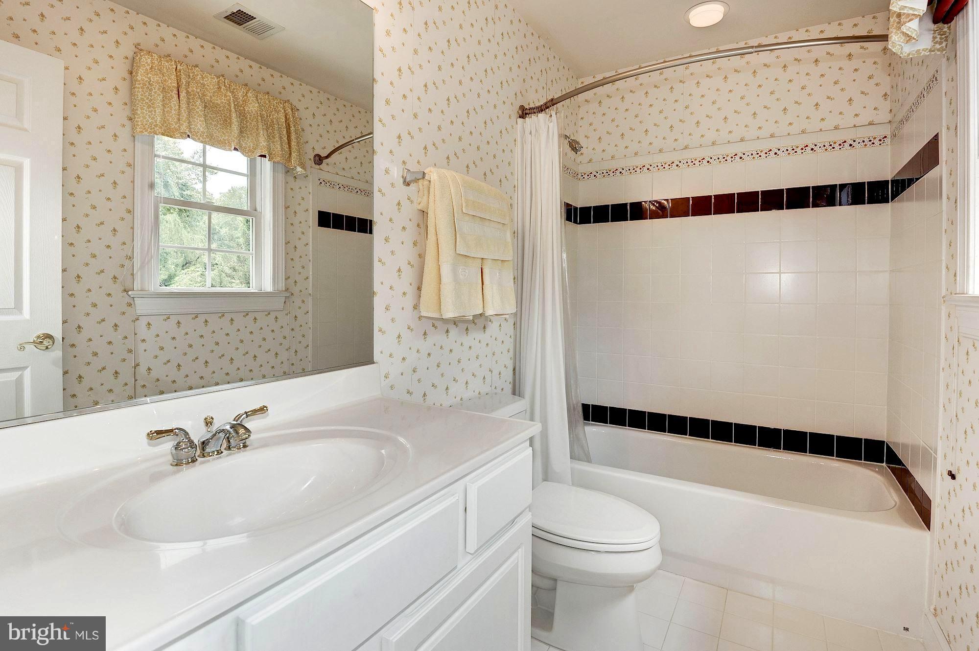6901 Churchill Road McLean, VA 22101 - Photo 20 of 30 Bath