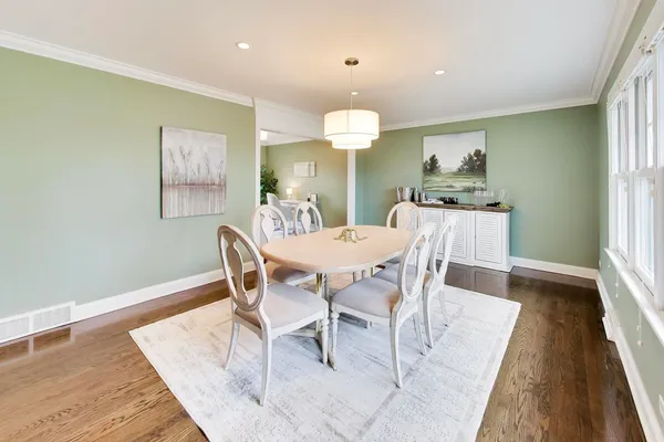 $1,250,000 | 1317 West Grove Street, Arlington Heights, IL 60005