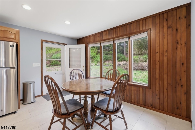 9 Henderson Hill Road Hampton, NJ 08827 - Photo 12 of 36 a dining room with furniture window and outside view
