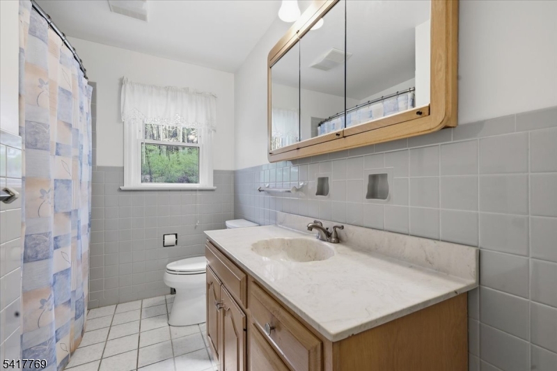 9 Henderson Hill Road Hampton, NJ 08827 - Photo 21 of 36 a bathroom with a sink toilet and shower