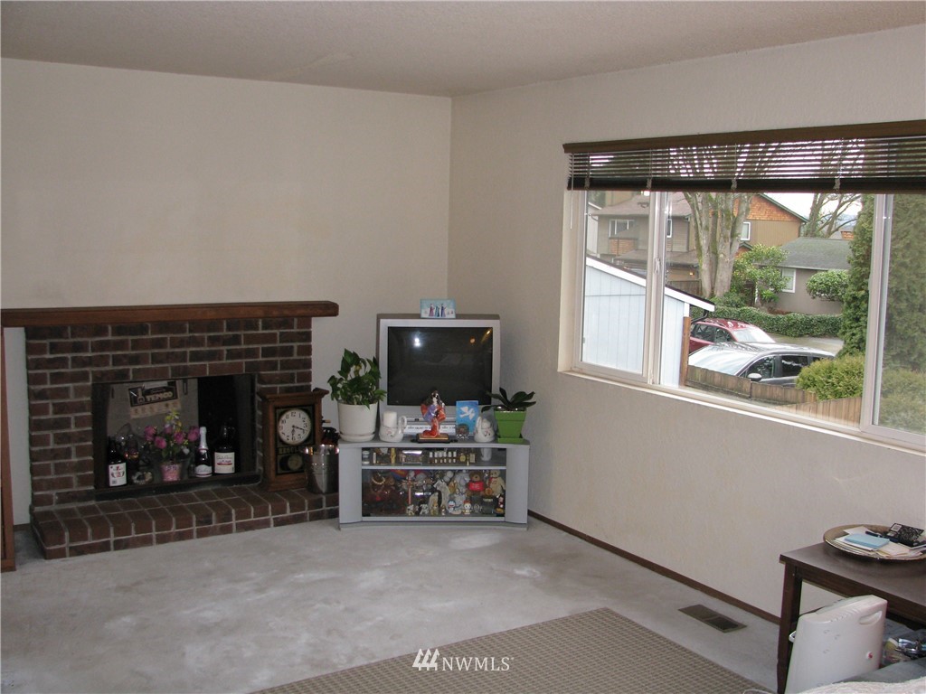 629 204th Street Southeast Bothell, WA 98012 - Photo 4 of 13