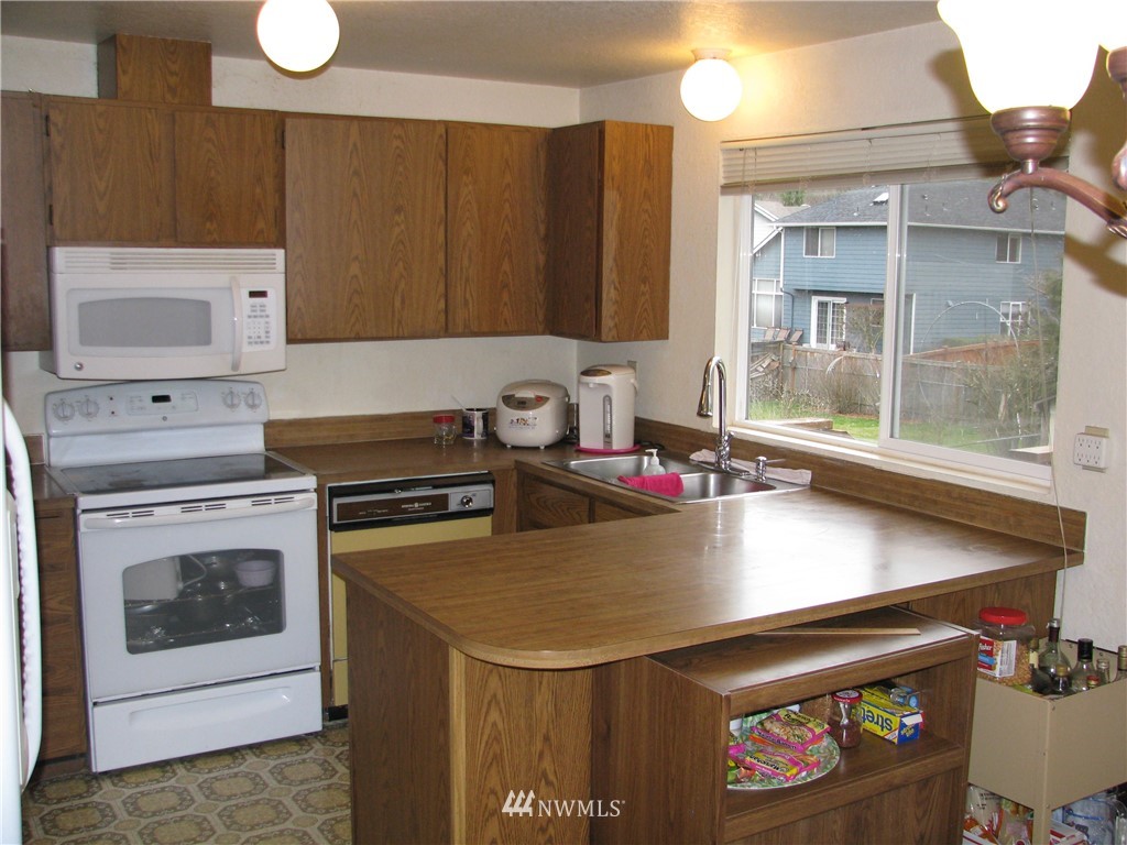 629 204th Street Southeast Bothell, WA 98012 - Photo 8 of 13