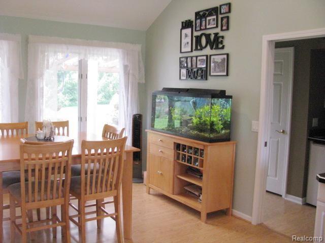 73555 Dequindre Road Leonard, MI 48367 - Photo 13 of 44 Eating area