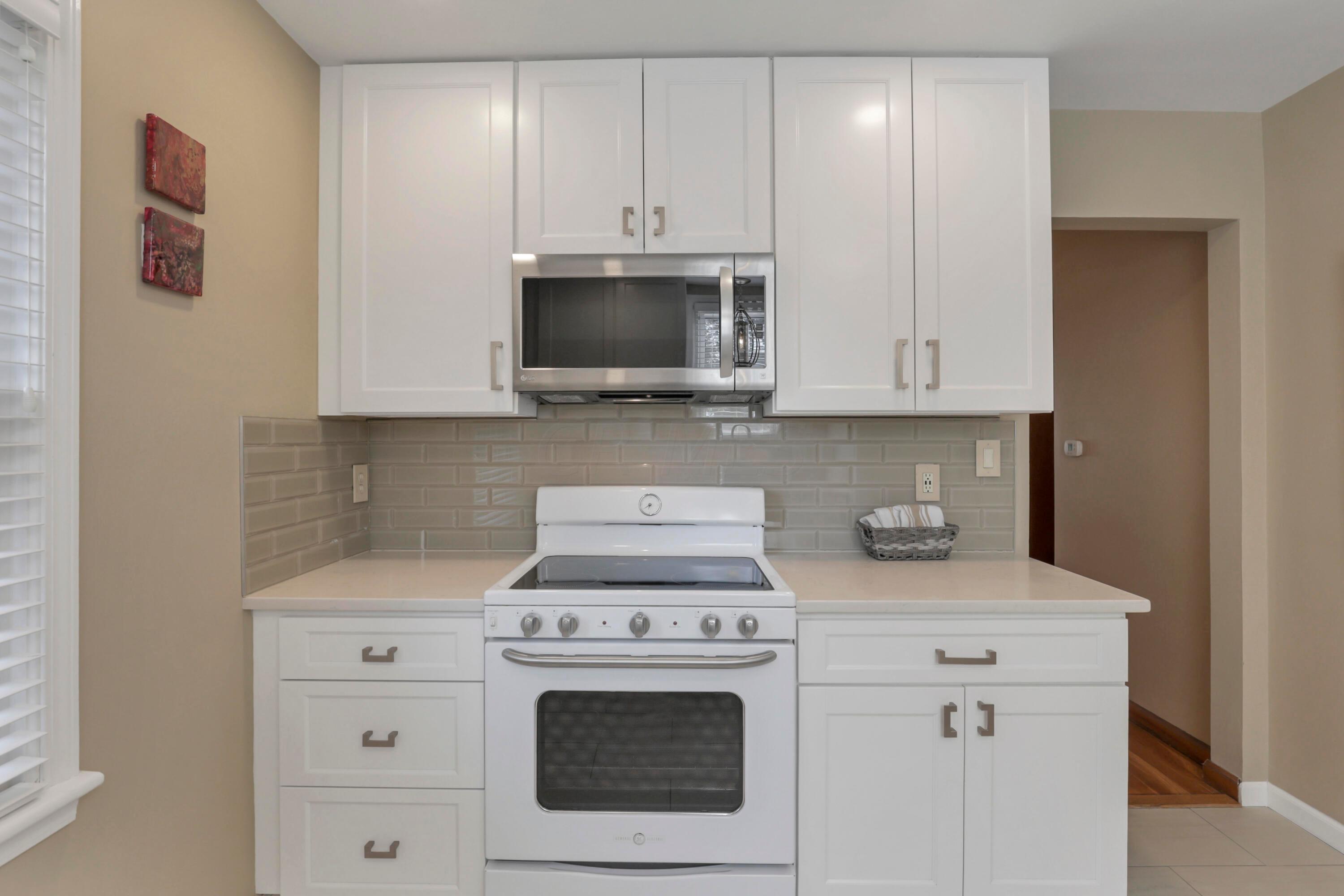 23 East Weisheimer Road Columbus, OH 43214 - Photo 16 of 50 0N4A3040