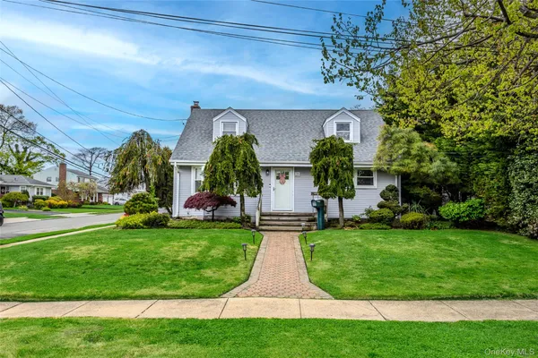 $4,800 | 25 East Shore Drive, Massapequa, NY 11758